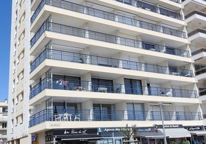 3-Room Apartment at Central Beach with Terrace, Pets Allowed