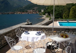 3-room apartment with pool, terrace, sunbathing area and lake access