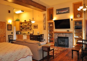 3 Rustic Elegant Suites (sleep 12+) - Fish, hike, site-see from your doorstep