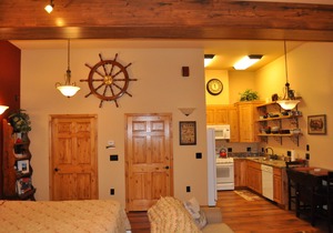 3 Rustic Elegant Suites (sleep 12+) - Fish, hike, site-see from your doorstep