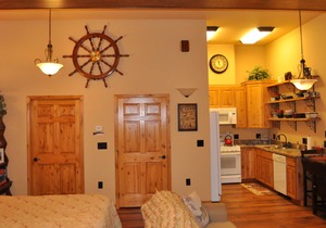 3 Rustic Elegant Suites (sleep 12+) - Fish, hike, site-see from your doorstep