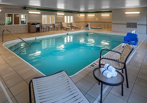 3-Star Hotel ∙ Country Inn & Suites by Radisson, Charleston South, WV