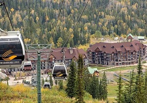 3-Star Hotel ∙ Glacier Mountaineer Lodge