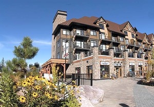 3-Star Hotel ∙ Glacier Mountaineer Lodge