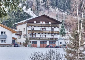 300 m² Accommodation ∙ 10 bedrooms ∙ 22 guests