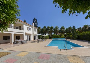 320 m² Villa ∙ 5 bedrooms ∙ 10 guests