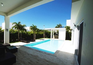 3BD villa with private pool in beachfront resort. Tennis/basket/waterpark/gym!