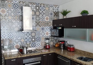 3BR condo, right on the beach, fully equipped, beach cccess.
