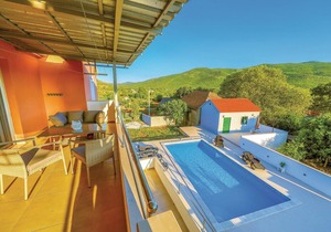 4 bedroom accommodation in Primorski Dolac
