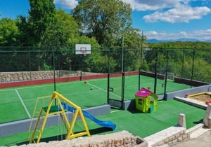 4 bedroom accommodation in Lokvicici