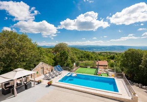 4 bedroom accommodation in Lokvicici