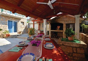 4 bedroom accommodation in Grohote