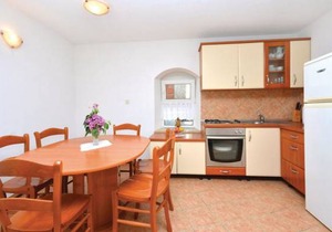 4 bedroom accommodation in Grohote