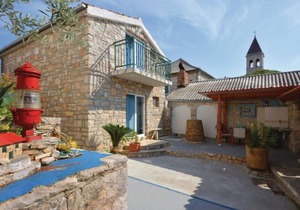 4 bedroom accommodation in Grohote