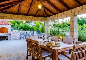 4 bedroom accommodation in Gromaca