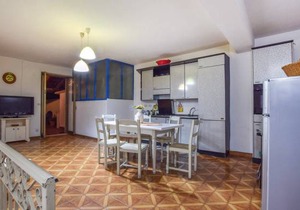 4 bedroom accommodation in Gaggi