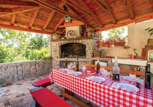 4 bedroom accommodation in Kastav
