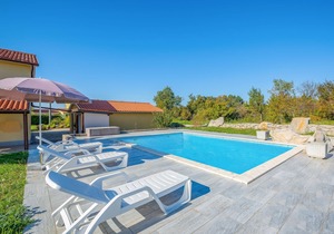 4 bedroom accommodation in Presika