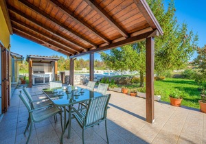 4 bedroom accommodation in Presika