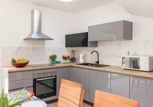 4 bedroom accommodation in Putini