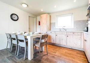 4 bedroom cozy home in Heinkenszand