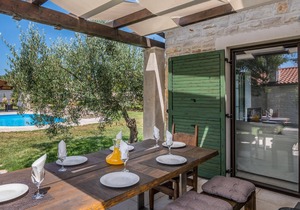 4 bedroom cozy home in Linardici