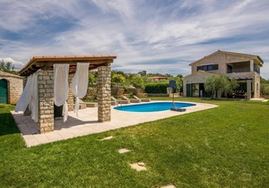 4 bedroom cozy home in Linardici
