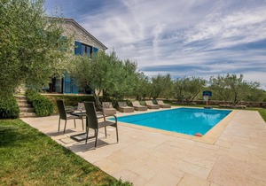 4 bedroom cozy home in Linardici