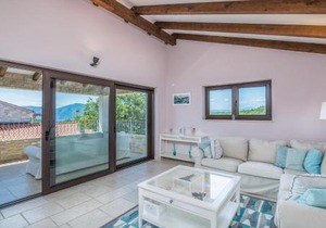4 Bedroom Cozy Home In Linardici
