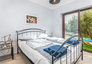 4 Bedroom Cozy Home In Linardici