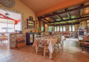 4 bedroom accommodation in Trabia
