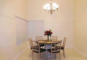 4 Bedroom V Home Close to Strip