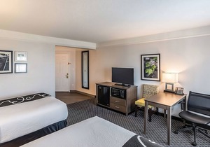 4 Pet-Friendly Units! Free Breakfast, Onsite Pool, Free Parking