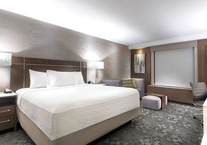 4-Star Hotel ∙ Courtyard by Marriott Edgewater NYC Area