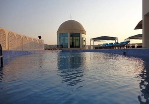 4-Star Hotel ∙ Horizon Manor
