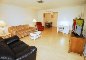 403 Shore Rd - Spacious, Walk to Nokomis Beach/Casey Key, Wi-Fi, Pet Friendly