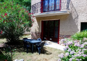 48 m² F2 apartment with garden on ground floor villa 5 min. walk from the spa
