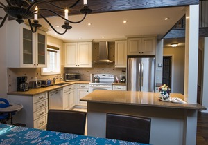 4BED/2BATH/Jacuzzi Family Lakeside Cottage