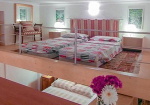 5 apartments with pool, terrace, sunbathing area and lake access