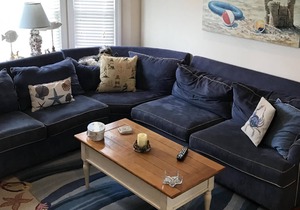 5 bedrooms in Silver Beach! 1 block to beach.