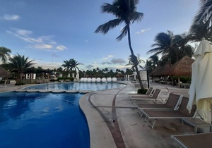5 Diamond Resort waiting for you. Luxurious fully furnished villa.