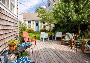 5 Min Walk to Town, Patio, Yard, AC!