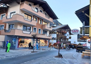 5-room apartment centrally located in Mayrhofen's pedestrian zone, only 50 m to the gondola!