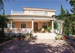 6 bedroom accommodation in Crevillente