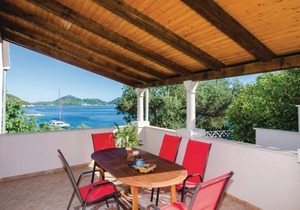 6 bedroom accommodation in Sipan