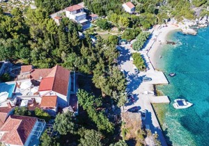 6 bedroom accommodation in Sipan
