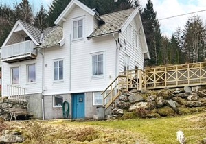 6 person holiday home in Svelgen-By Traum