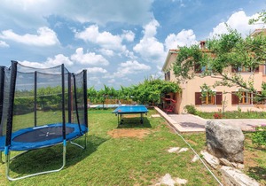 7 bedroom nice home in Labin