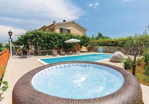 7 Bedroom Nice Home In Labin