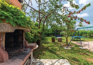 7 Bedroom Nice Home In Labin